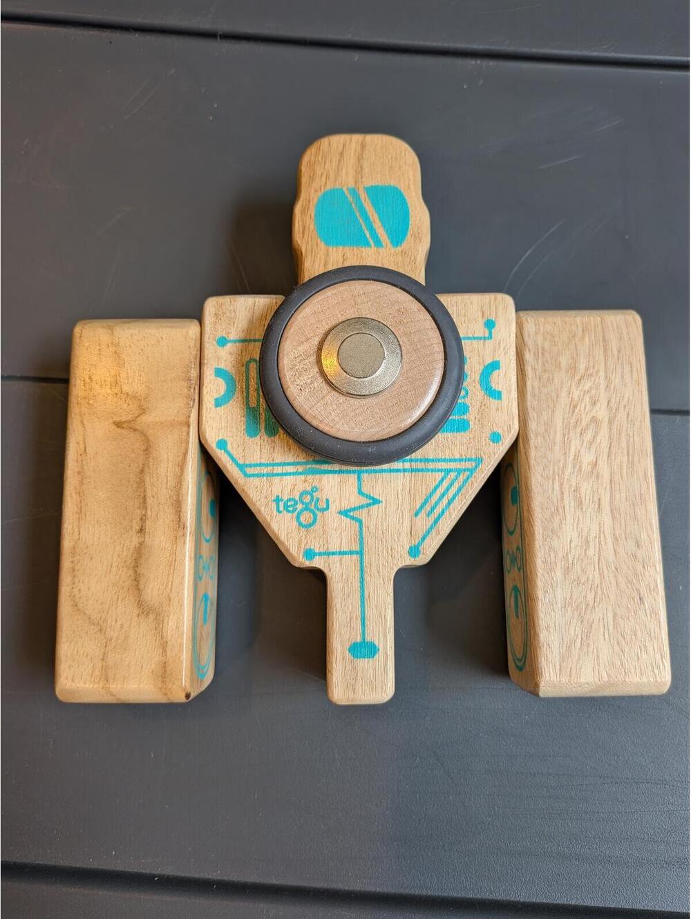 Tegu magnetic wooden robot building toy set 5/9 pieces